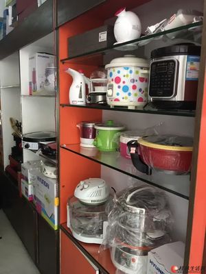 店鋪合同到期，全場清倉甩賣，日用百貨與小家電一件不留